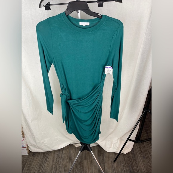 Socialite Long Sleeve Blue Wrap Dress Size Medium NWT - Picture 5 of 10